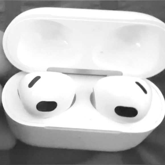 Apple 3rd Generation AirPods- used- in great condition, clean, disinfected w/box - Picture 7 of 12